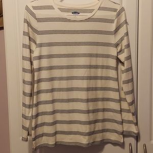 White and black long sleeve shirt